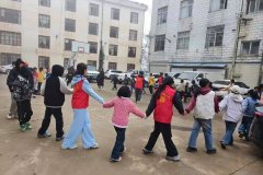 通过“串葫芦”“猜猜拳