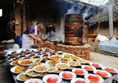 配合70余个特色摊位