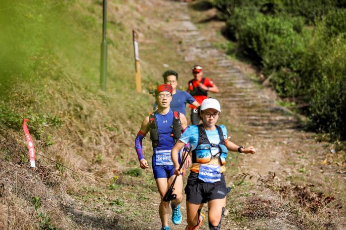 宁波余姚四明山百公里越野挑战赛开赛 吸引约