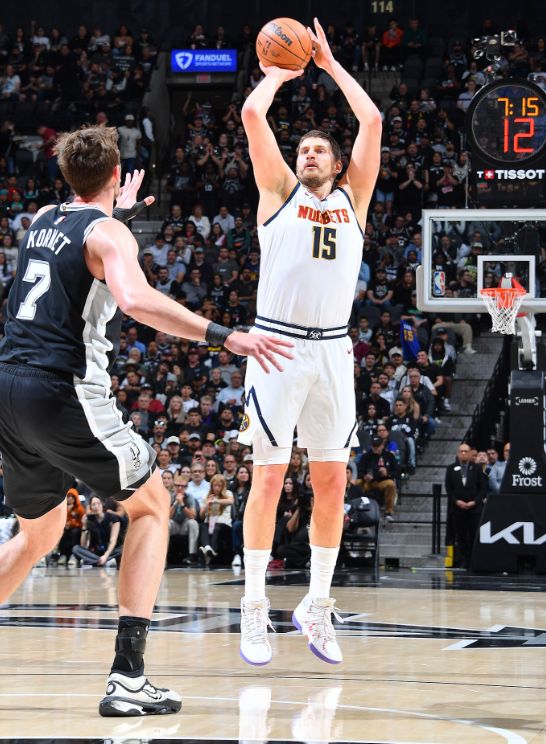 掘金逆转马刺约基奇砍三双引领大逆转