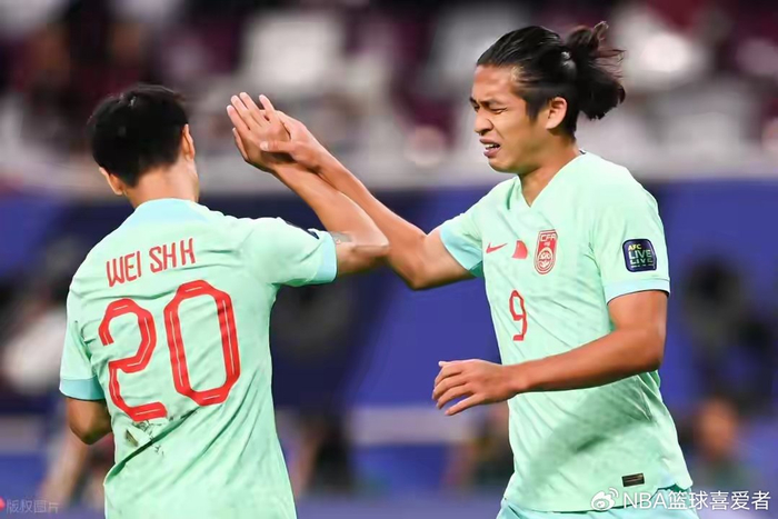 国足名单突变：10名U23小将提前备战2027亚洲杯