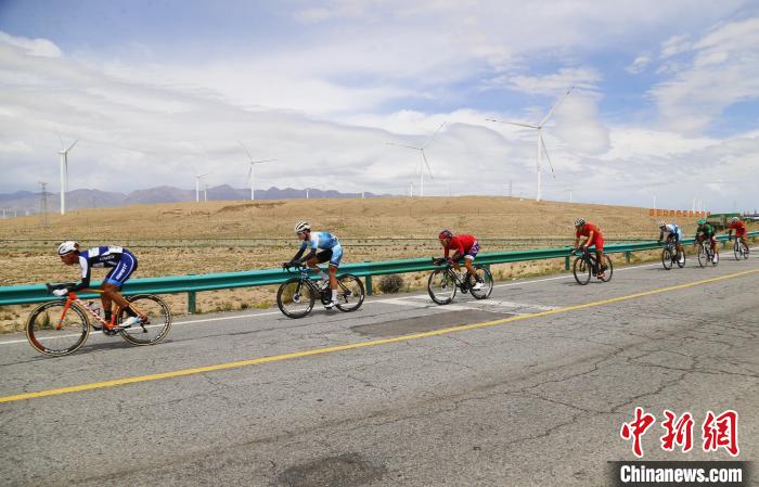 环青海湖赛最美赛段彭鑫夺冠 高原挑战考验车手