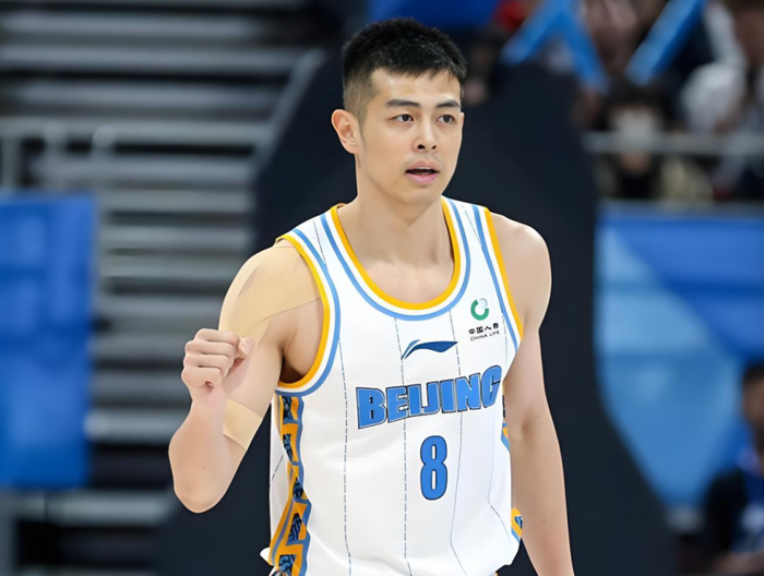 北京队首节领先10分遭逆转，球迷质疑阵容实力与