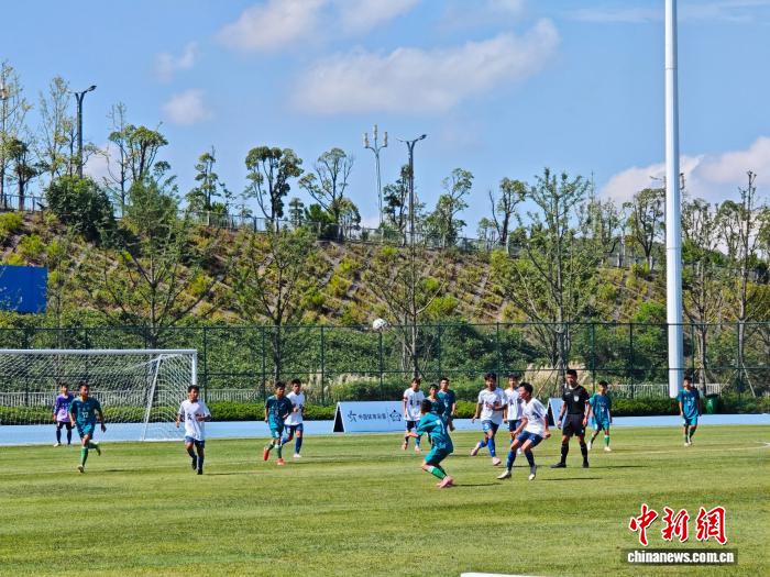 贵州省首届少年三大球三小球运动会盛大开幕