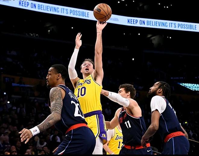 湖人交易肯纳德提升替补火力 三分能力显著增强