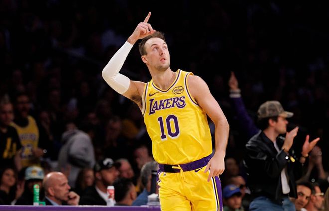 肯纳德季后赛首秀爆发 神射手三分全中助湖人掀